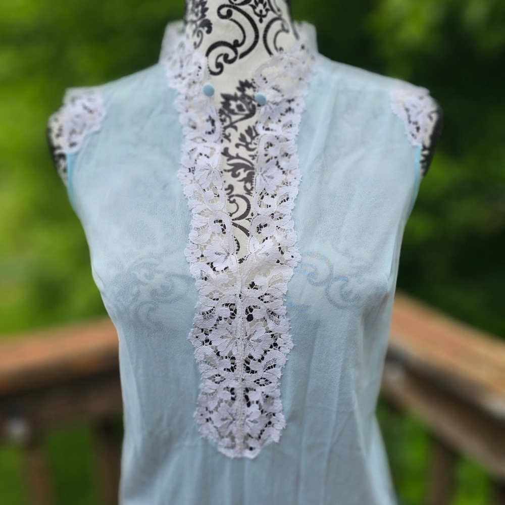 Elegant Lace Trim Sleeveless Top